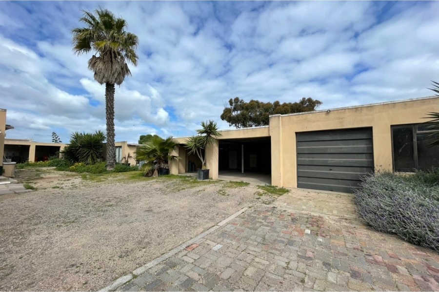 5 Bedroom Property for Sale in Stompneus Bay Western Cape